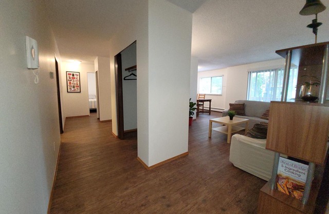 ✅ROGERS Place✅️ 4+ beds! ✅️ KINSMEN Centre✅️EXPO Centre✅️ NAIT✅️Shopping malls