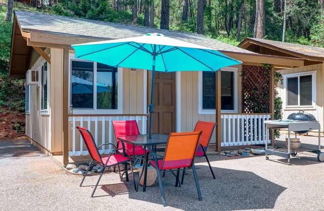 Rollins Lakeside Inn & Resort - Studio Cabins