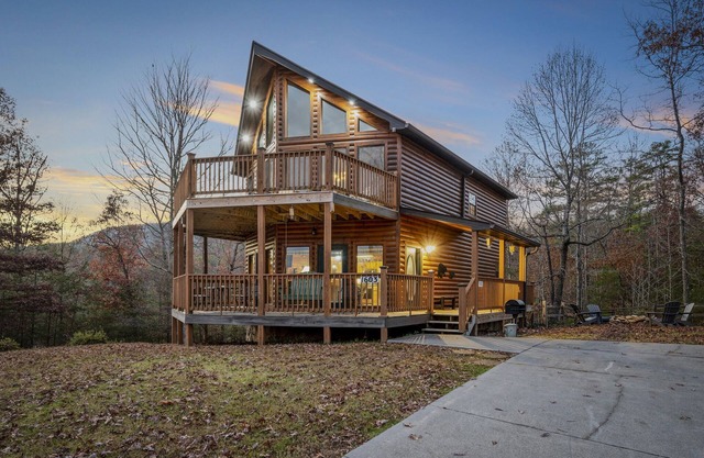 Romantic 2BR Sevierville Escape w/Fire Pit & BBQ