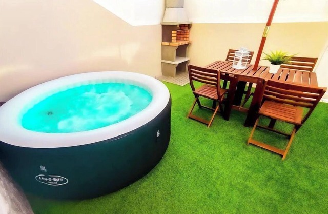 Romantic Apartment - Jacuzzi and private barbecue