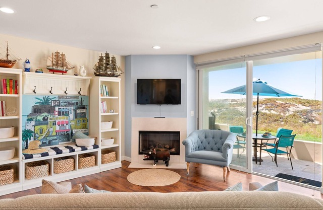 Romantic Beachfront Elegance: Sunlit Spaces, Ocean Views & Moments from Sand