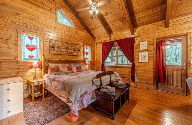 Romantic Getaway Cozy Cabin | 1BR 1BA | Hot Tub | Jacuzzi | Pet Friendly