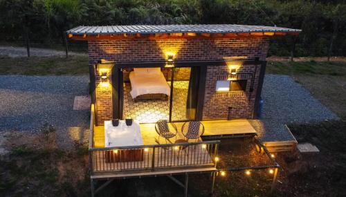 Romantic Glamping Cabin with Jacuzzi & Views