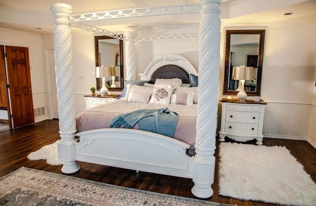 Romantic Honeymoon Suite in Bed & Breakfast