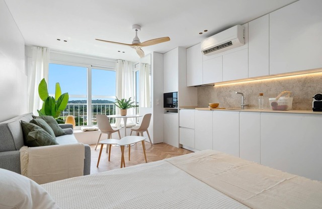 Romantic loft sea views 8km from Port Aventura