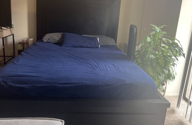 Romantic one bedroom, few minutes from Manhattan, restaurants and shopping areas