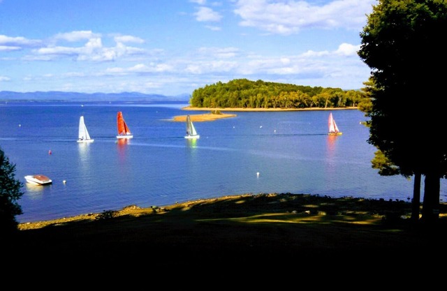 - Romantic or Special occasion Getaway for two w/Mountain and Lake Views.