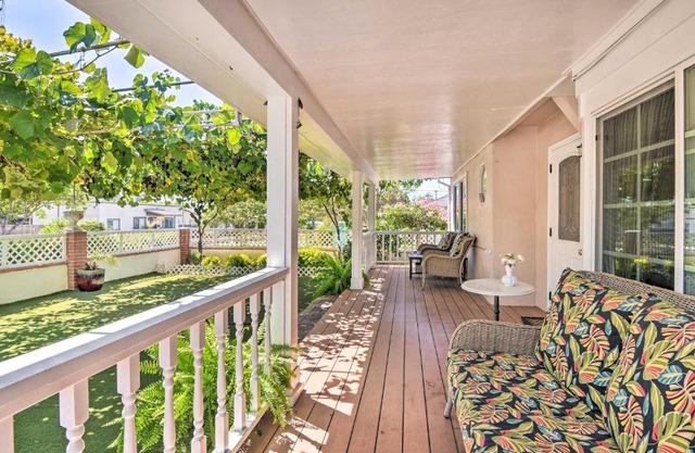 Romantic Pasadena Home with Covered Porch!