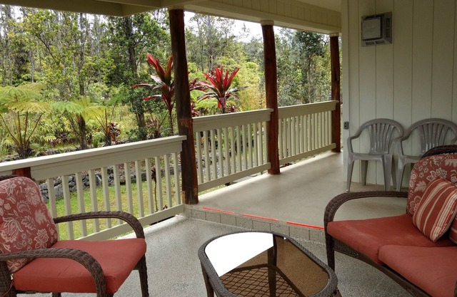 Romantic Rainforest Retreat near Hawaii Volcanoes National Park