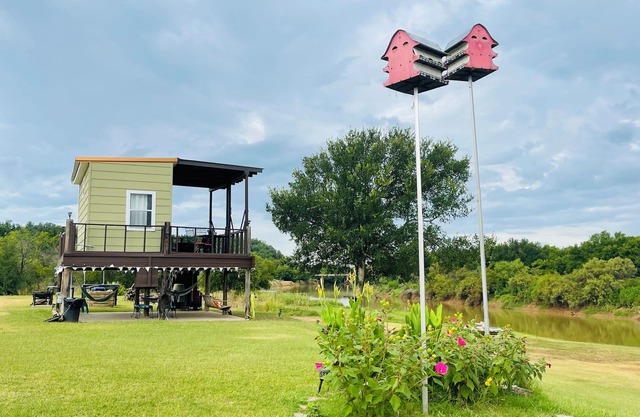 Romantic Riverfront Retreat
