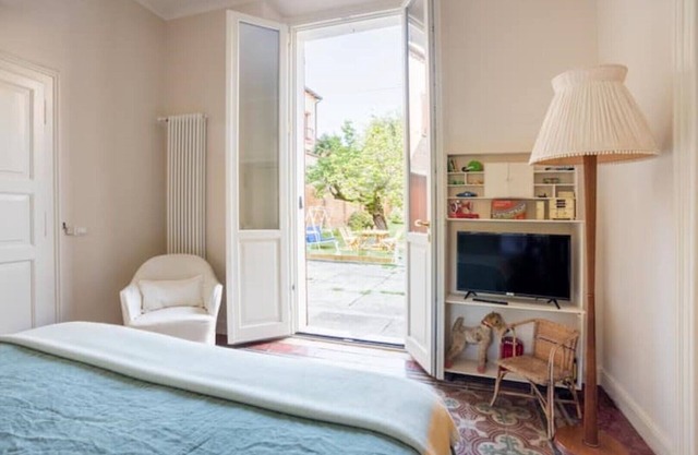 ROMANTIC ROOM WITH GARDEN VIEW
