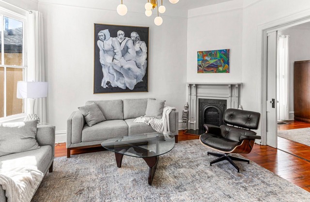 Romantic Victorian Retreat Near Forsyth Park