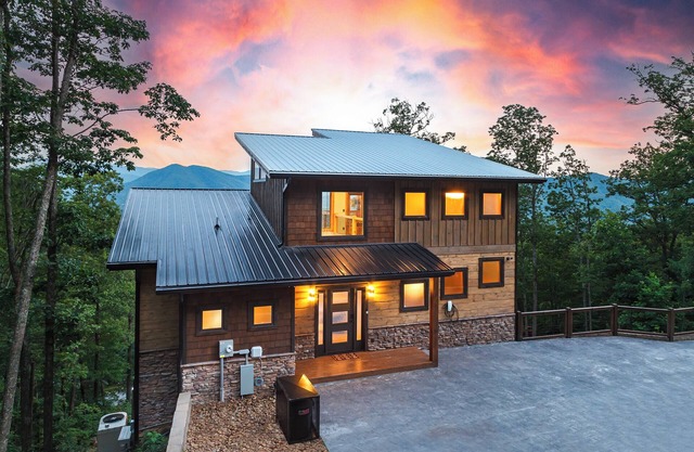 Romantic/Views/New Build/Indoor Heated Saltwater Pool