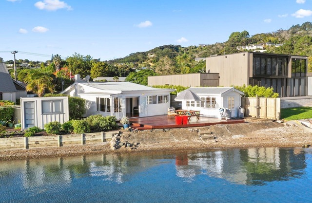Romantic Waterfront - Russell - Fantastic Location