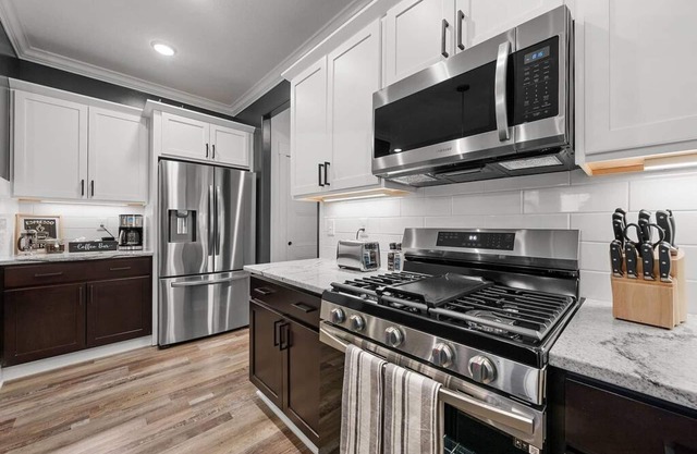 Rooftop Hot Tub - 9 Bed Luxury w Free Parking
