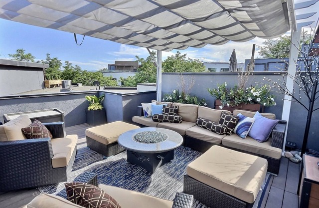 Rooftop Retreat-modern townhome in the heart of LoHi- roof deck-walk everywhere!