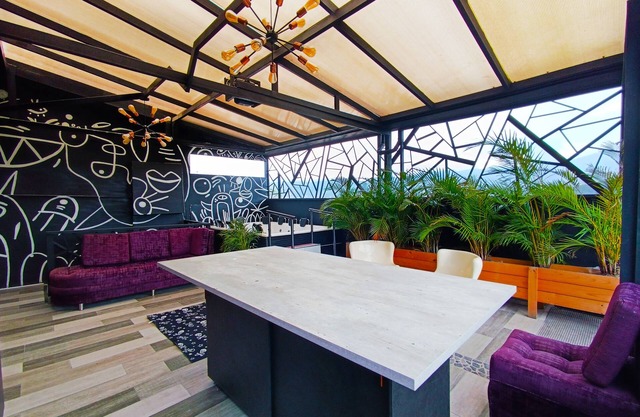 Rooftop Room with private bathroom w/Jacuzzi Access, Awesome View