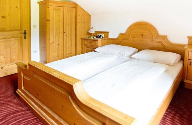 Room 23 - Suite with bathroom, WC - Dorf Café