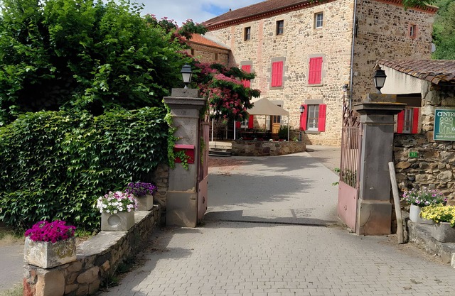 Room 4 with Shared Terrace, Wi-Fi and Air Conditioning