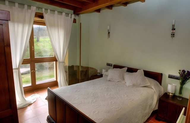 Room A Penela in Mondoñedo with terrace, shared garden, and Wi-Fi