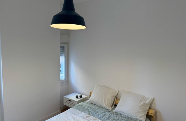 Room in an apartment 10 min from the historical center of Seville city.
