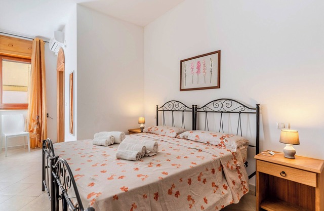 Room 'La Saracina - Camera 6' with Shared Terrace, Wi-Fi and Air Conditioning