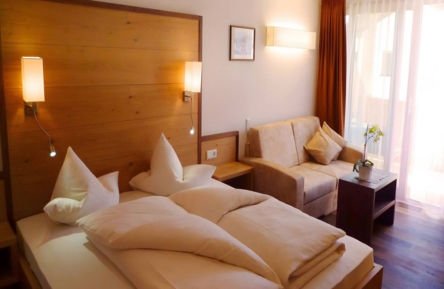 Room 'Moriggl Zimmer Seilschaft' with Mountain View, Shared Terrace and Wi-Fi