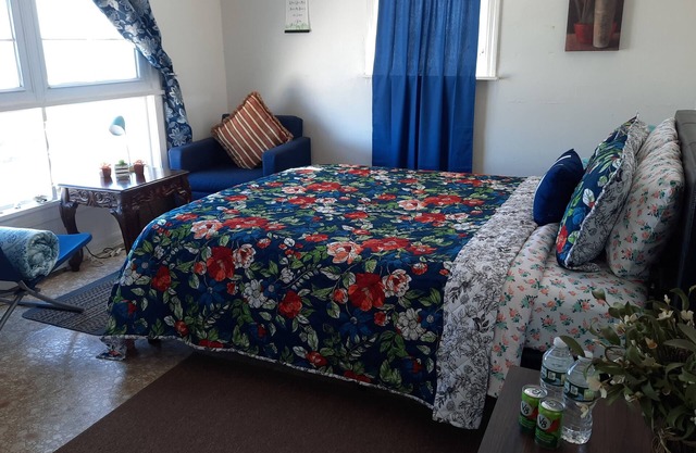 Room With Fantastic Front Ocean And Beach View! House Right Across The Ocean!