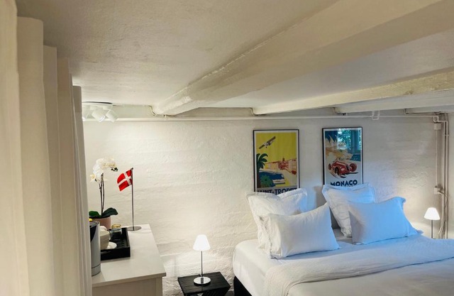 Room with private bathroom, 10-15 min to Copenhagen