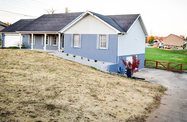 Roomy 6 bedroom near the lake and close to town. Fenced in yard, pets welcome!
