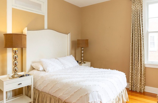 Roomy Suite 1BR in Durham
