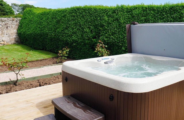 Rose Cottage, 2 Bedrooms with Hot Tub