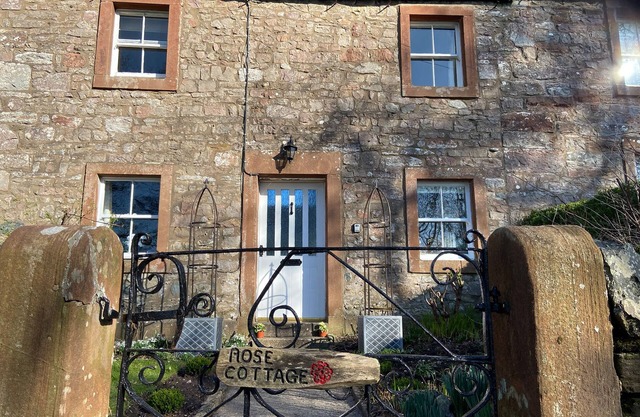 ROSE COTTAGE, pet friendly, with open fire in Appleby-In-Westmorland