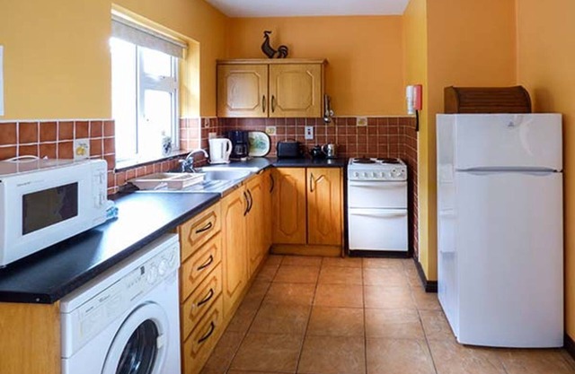 Rossbeigh Beach Cottage No 4