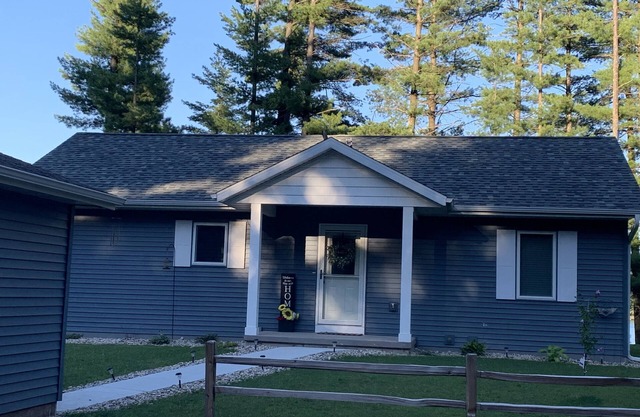 Round Lake -Full Recreation lake Cottage