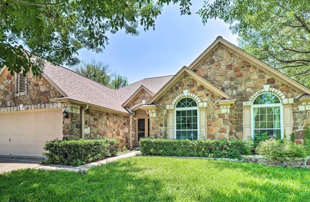 Round Rock Family Home: Large Yard, By Trails