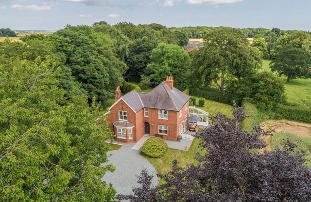 ROUTHORPE HOUSE, family friendly, with hot tub in Great Driffield