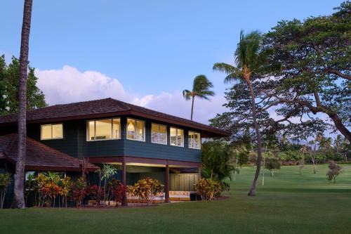 Royal Lahaina Bungalows & Spa