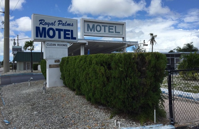 Royal Palms Motel
