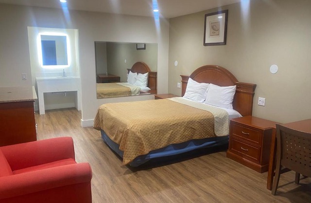 Royale Inn Motel