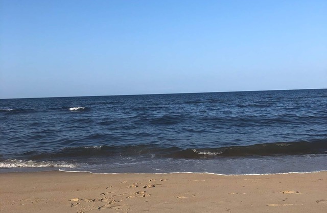 RRRRAD Room by the beach with AC and Heat if needed in Norfolk. Big TV Too
