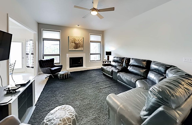 Rumbling Bald Resort getaway with 2 living areas, foosball & golf course views