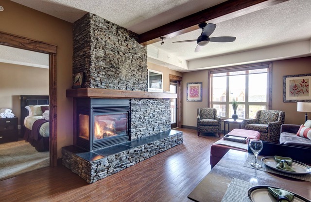 Rundlestone Executive Villa - Hot Tub, Seasonal Pool, Stay 3 nights - Pay for 2*
