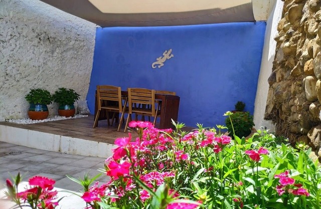 Rural house with garden and barbecue in the Moncayo area.