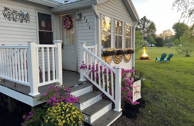 Rustic 2 BR, 1 Bath Cottage With Private Association Beach Access To Lake Huron