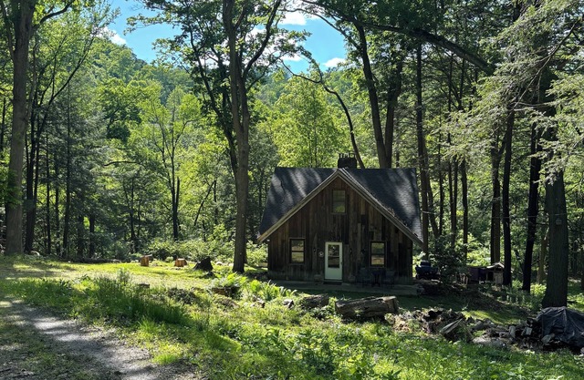Rustic 2BR 1BA Cottage w Porch!