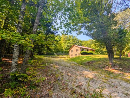 Rustic 3 bedroom Cottage in The Western Maine Mountains