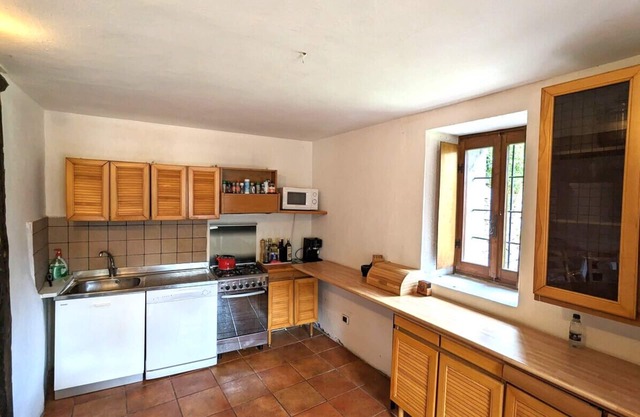 Rustic 5-Bedroom House with Alpine Views for Year-Round Active Holidays!