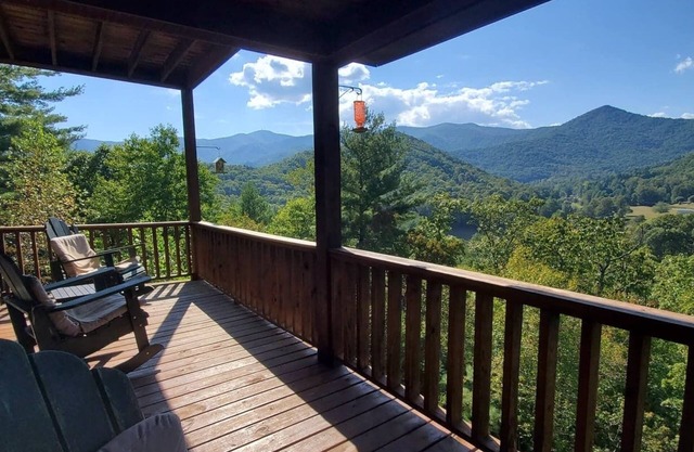 Rustic cabin with million dollar views!