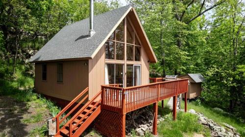 Rustic-Modern Chalet w/Fire Pit, Deck & Views in Slanesville, WV